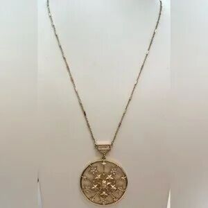 Chic Gold Medallion Necklace